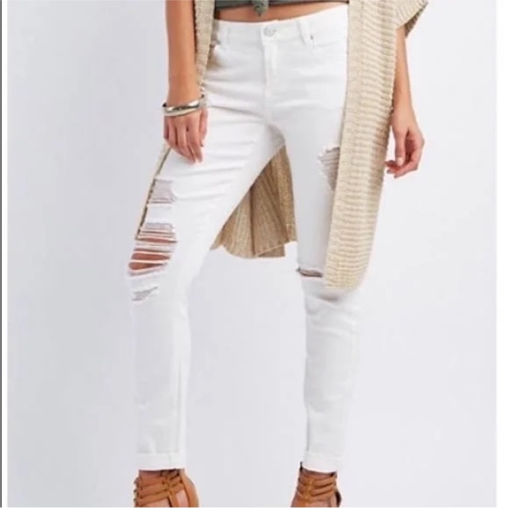 Refuge Distressed White boyfriend fitted Jeans
